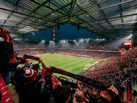 (VIDEO) Fešta na meču Kelna u omladinskoj Ligi šampiona: Crvene tribine pune "ludih" navijača