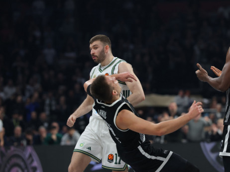 (VIDEO) Nervoza u taboru Panatinaikosa: Lakić na podu, Rogavopulos isključen zbog nesportskog faula