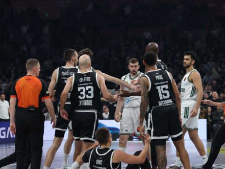 (UŽIVO) Partizan - PAO: Drama u Areni - Rogavopolus isključen zbog oštrog faula!