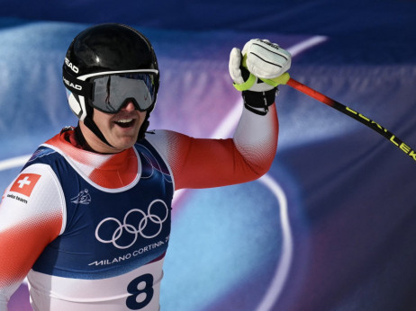 Prvi olmpijski šampion 2026. je Fon Almen: Spektakularan spust u kojem su Italijani pokvarili Švajcarcima veliku pobedu