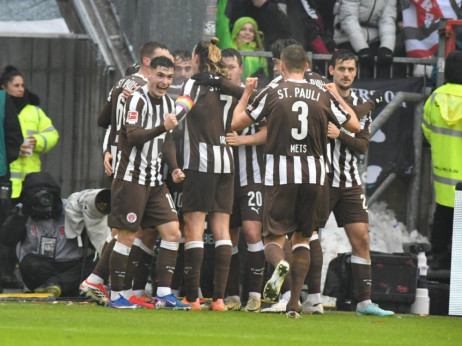 Štutgart pao u Hamburgu: Girasi u finišu slomio Volfsburg