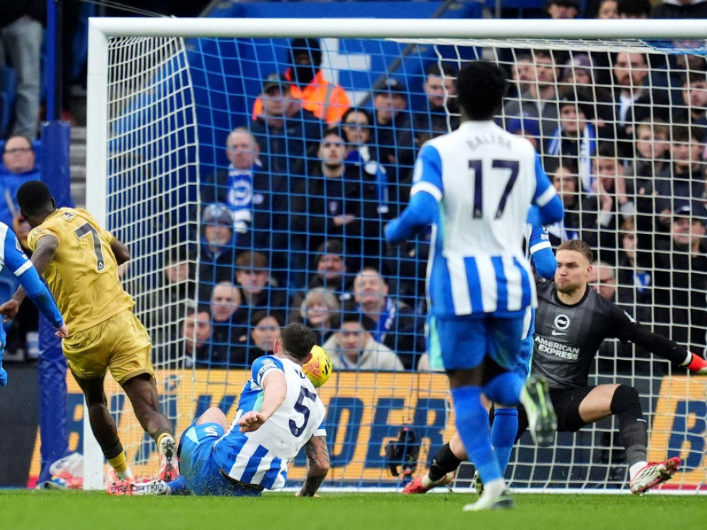 Fudbaleri Kristal Palasa i Brajtona, na meču 25. kola Premijer lige