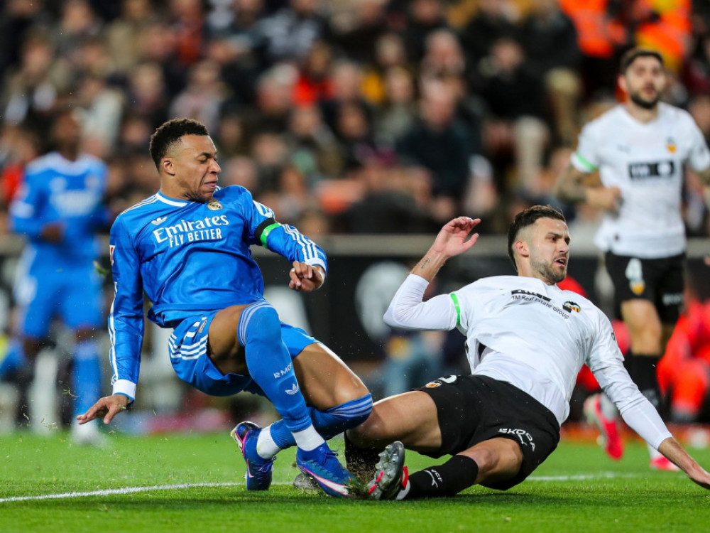 Kilijan Embape na meču sa Valensijom