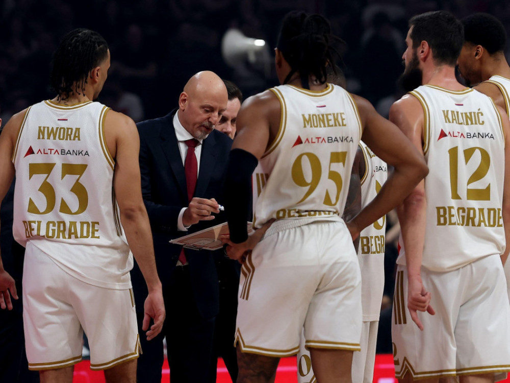 Košarkaši i trener Crvene zvezde