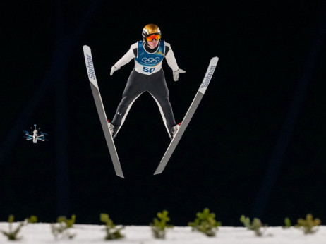 Luda završnica ski skokova: Prevc ostao bez medalje, Rajmund "iz senke" do zlata!