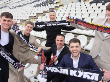 Partizan misli na budućnost: Crno-beli potpisali ugovore sa mladim igračima