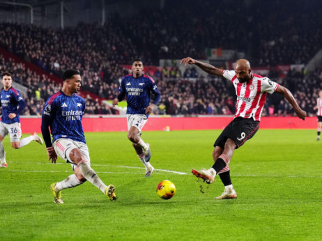 (VIDEO) Arsenal se sapleo: Brentford pokvario planove timu iz Londona