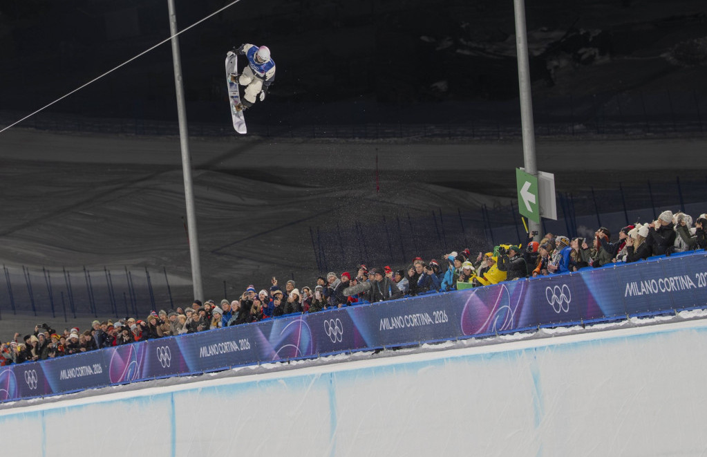 Đuto Tocuka u akrobaciji