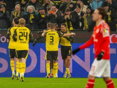 Borusija Dortmund "glavometom" slistila Majnc: "Milioneri" i dalje da dišu za vratom Bajernu