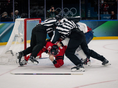 Hokejaši "javorovog lista" raspucani protiv Francuza, a navijačima su priredili i NHL spektakularnu tuču