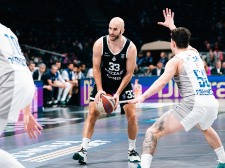 (UŽIVO) Partizan - Budućnost (2/4): Crno-beli imaju osetnu prednost na poluvremenu, Radanov i Kalates odlični