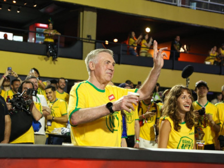 (FOTO) Karlo Anćeloti žrtva nameštaljke: Pogledajte kako je veštačka inteligencija nasankala čuvenog Romana