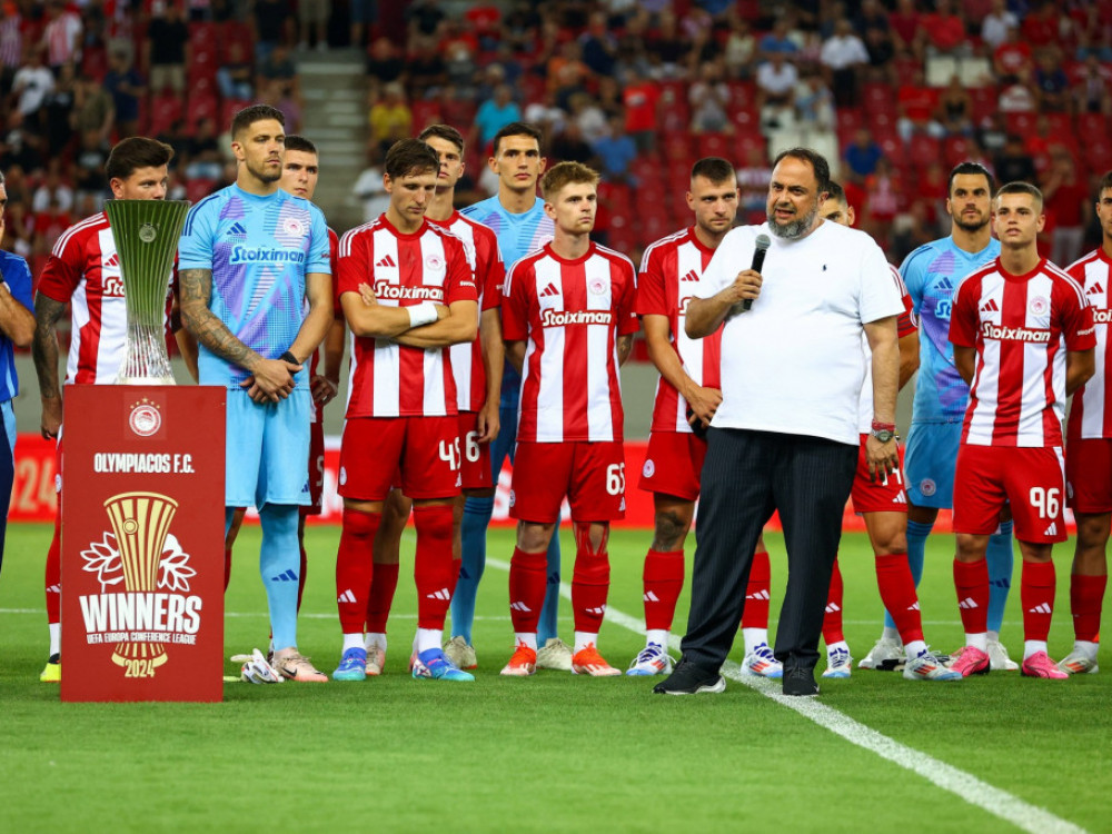 Vangelos Marinakis sa igračima Olimpijakosa