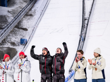 Sudije prekinule super tim skokove i podelile medalje za urađeno u dve serije!