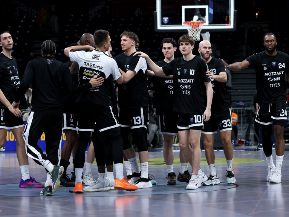 Košarkaši Partizana, na jednom od ovosezinskih mečeva