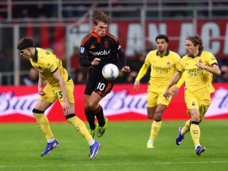 (VIDEO) Milan gubi korak za gradskim rivalom: Komo izvukao bod sa "San Sira"