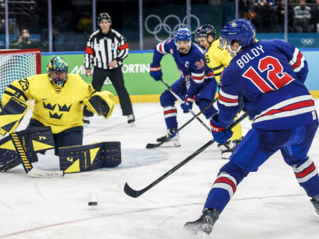 Dan vrhunskog hokeja u Milanu završen pobedom SAD i eliminacijom Švedske
