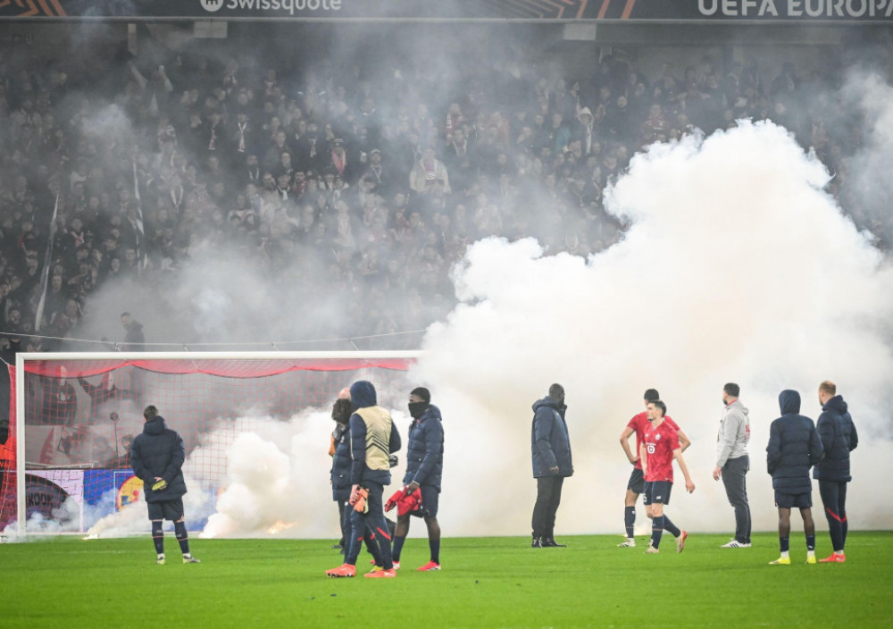 Baklje na stadionu "Pjer Moro"