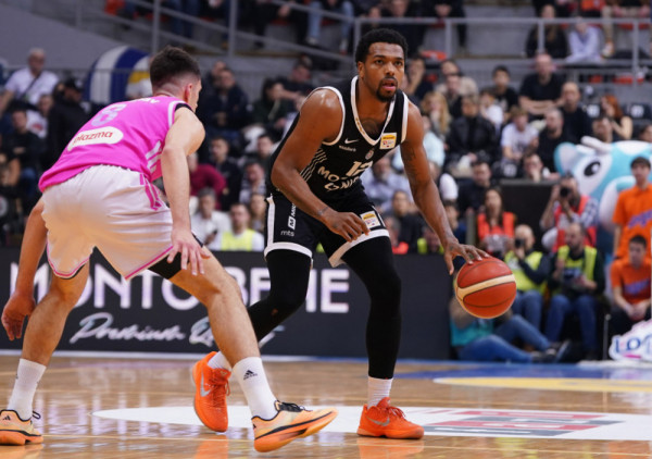 (UŽIVO, VIDEO) Partizan - Mega: Nastavlja se meč u "Čairu", Partizan u lošoj poziciji