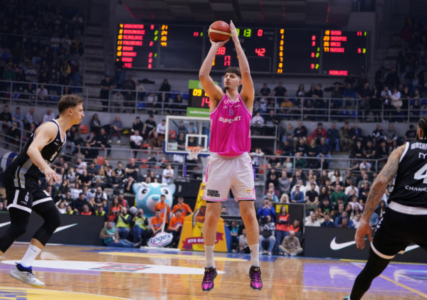 (VIDEO) Prekid u Nišu: Navijači Partizana pogrdnim skandiranjem Čoviću zaustavili meč sa Megom