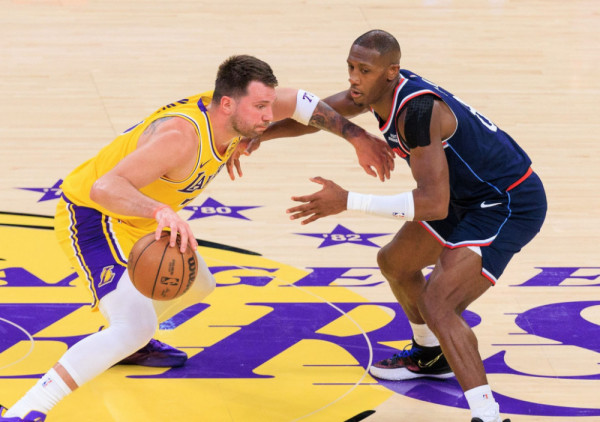 (VIDEO) Sjajni Luka Dončić vodio Lejkerse do trijumfa protiv Klipersa