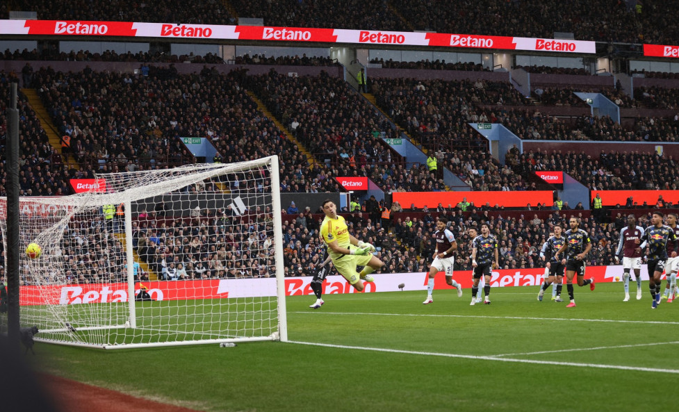 Fenomenalan gol Staha na VIla Parku