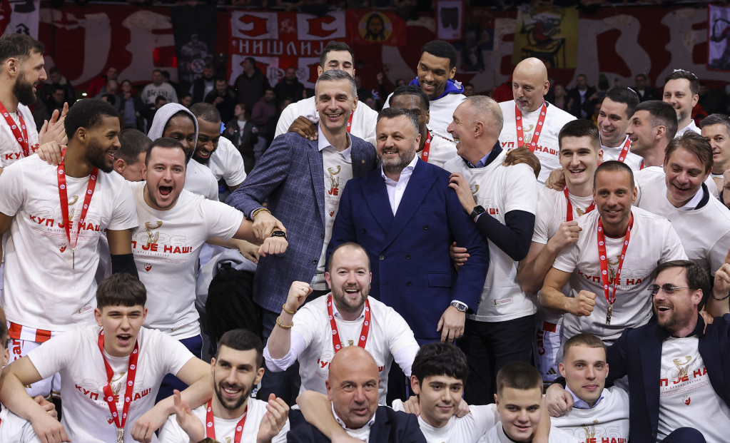 Željko Drčelić slavi trofej Kupa