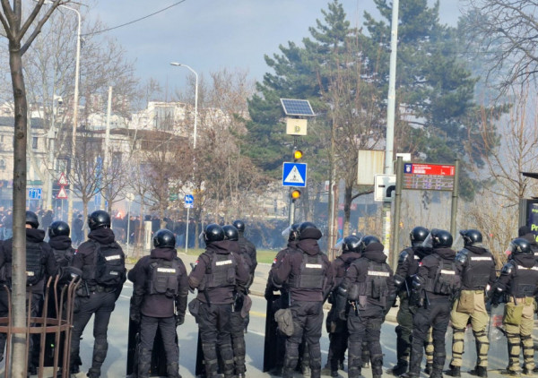 (VIDEO) "Grobari" stigli na derbi u korteu uz pesmu: Jake policijske snage oko stadiona "Rajko Mitić"