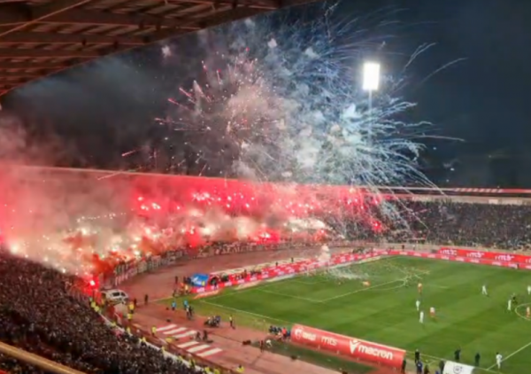 (VIDEO) Novi prekid na derbiju: Vatromet sa severa zaustavio utakmicu
