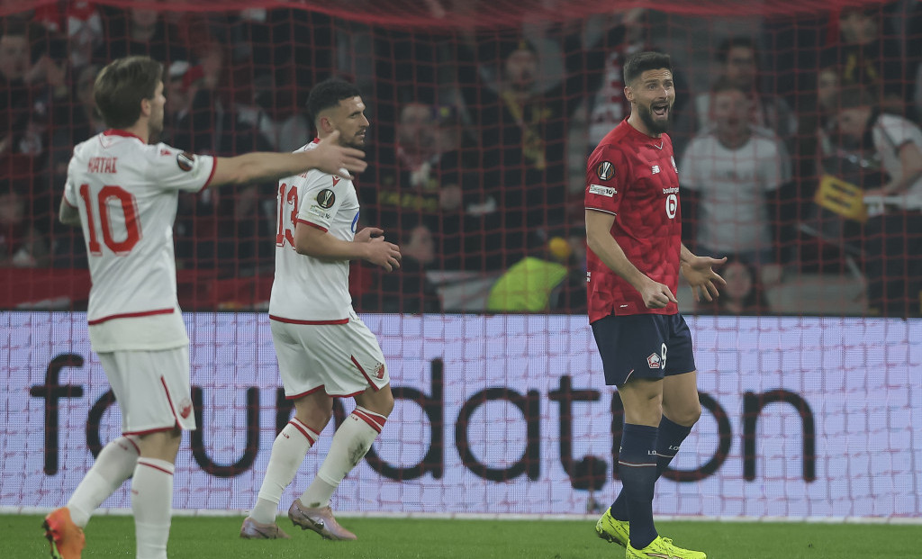 Olivije Žiru slavi gol u Anžeu