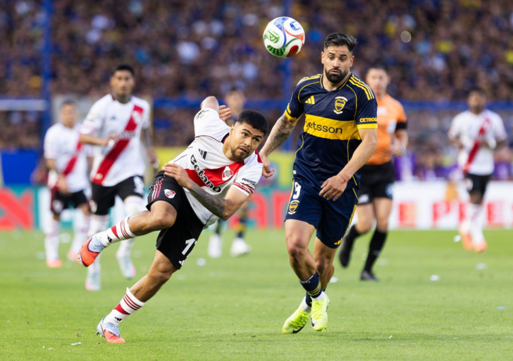 Fudbaleri Boke Juniors i River Plate, na novembarskom derbiju