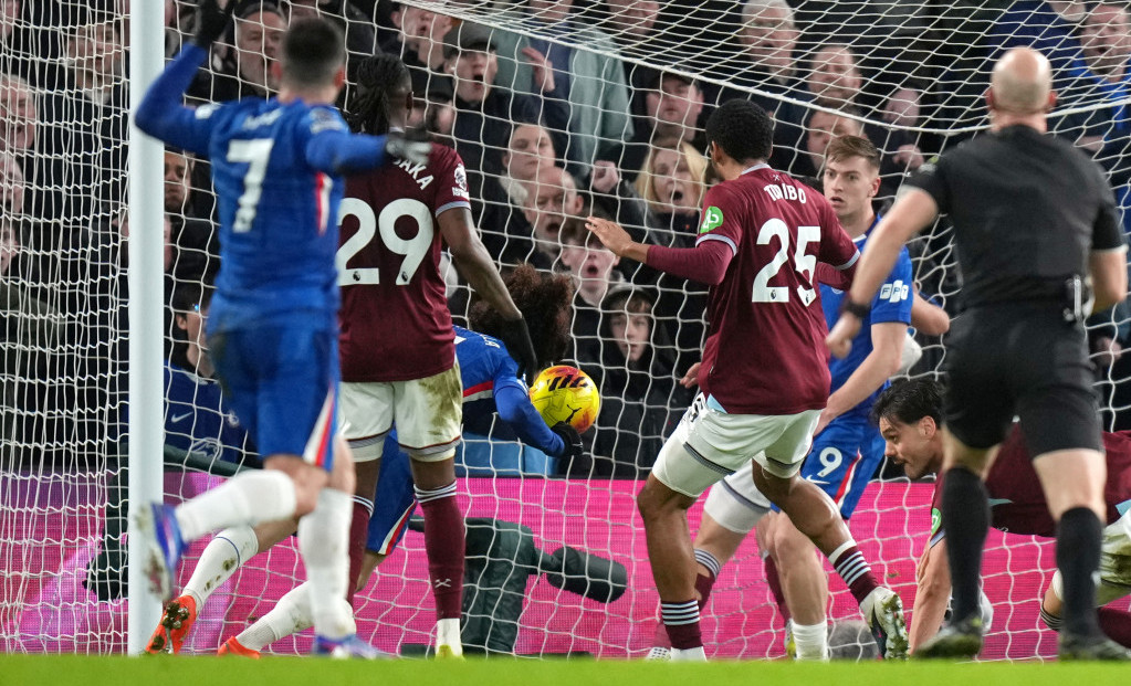 Mark Kukurelja postiže gol protiv Vest Hema