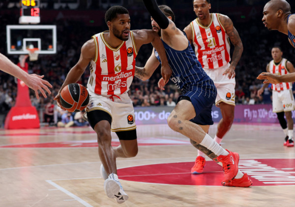 (UŽIVO, VIDEO) Crvena zvezda - Efes (2/4): Majstorija Batlera na početku drugog kvartala