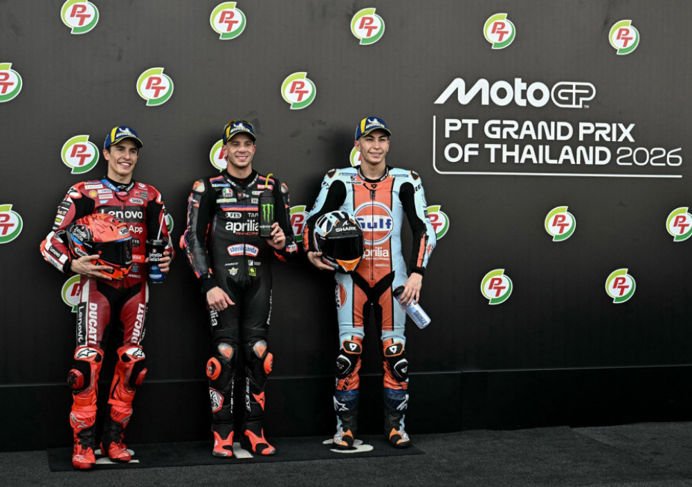 Marko Beceki, vozač Aprilije, u društvu kolega u Buriramu