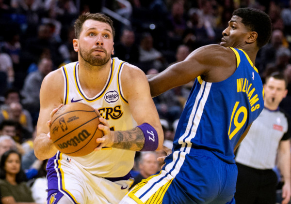 (VIDEO) Dončić i Džejms razneli desetkovani Golden Stejt: Lejkersi prekinuli crni niz u velikom stilu