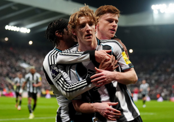 Njukasl slavio sa igračem manje: Kerik doživeo prvi poraz na klupi Junajteda!