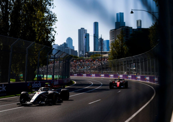 (VIDEO) Pjastri oduševio domaću publiku: Najbrži na drugom treningu u Australiji, tandem iz Ferarija blistao u prvom