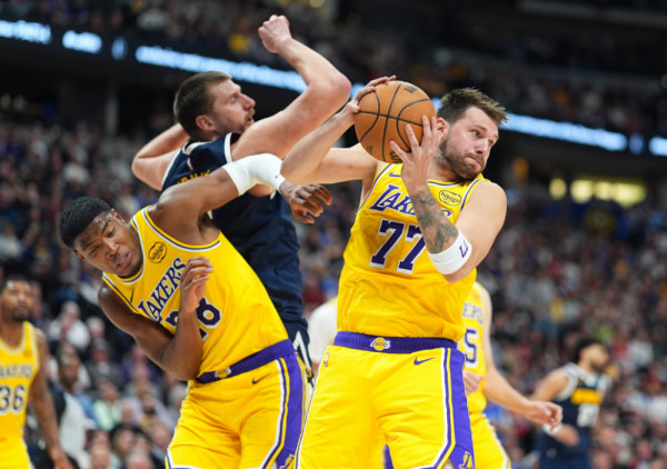 (FOTO) Ima neka tajna veza: Šarapova gledala Luku Dončića
