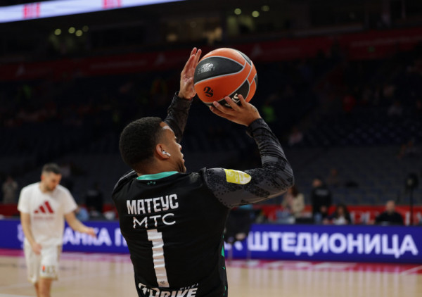 Jago pred Bajern izašao na zagrevanje u dresu Mateusa