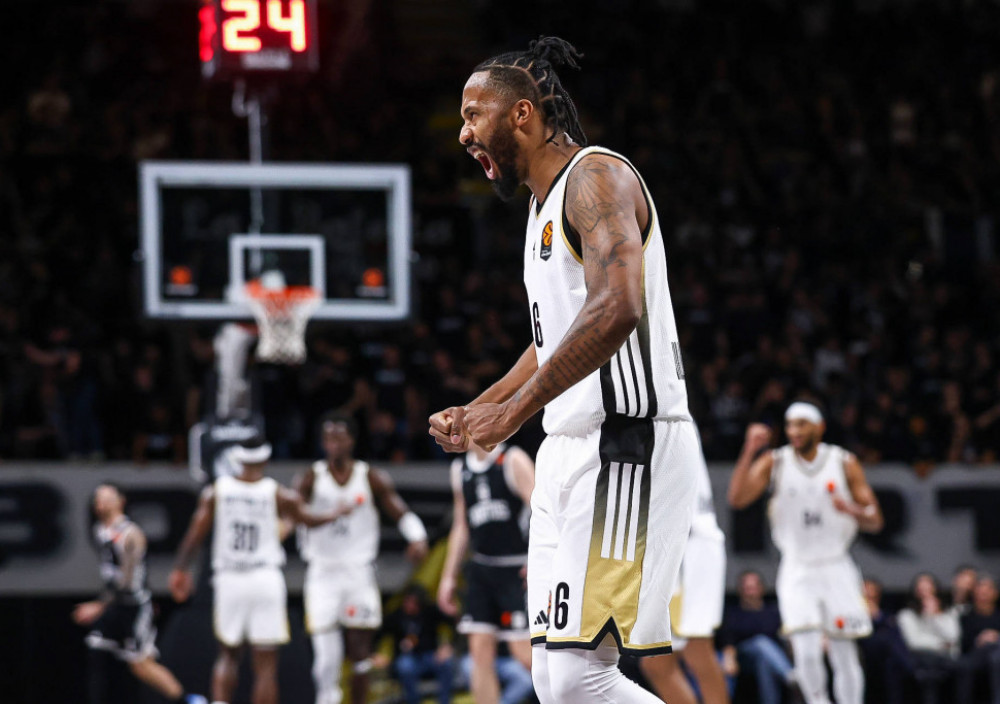 Brajan Angola, košarkaš Asvela