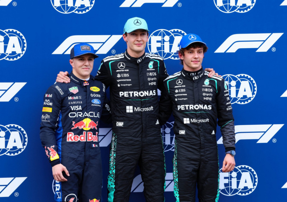 Dordž Rasel, pobednik kvalifikacija za VN Australije, u društvu osvajača drugog i trećeg mesta