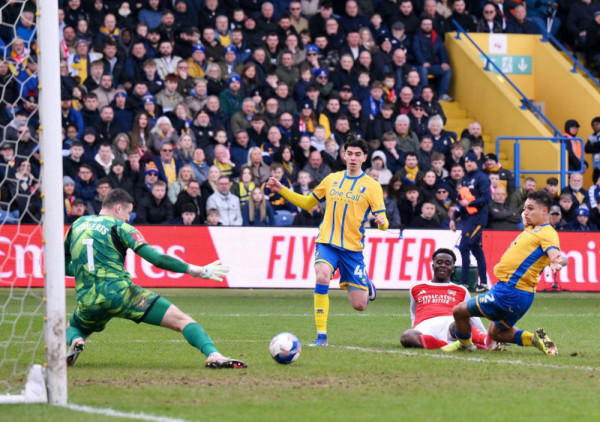 (VIDEO) Trećeligaš umalo iznenadio Arsenal: Mensfild završava FA Kup uzdignute glave
