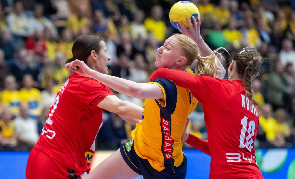 Tira Aksner u prodoru kroz opdbranu Srbije