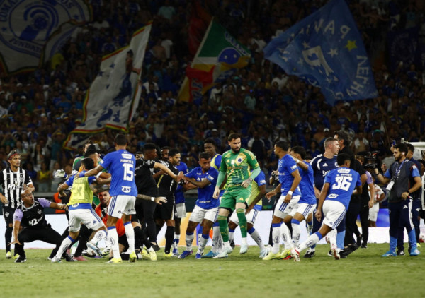 (VIDEO) MMA tuča u brazilskom fudbalu: Epilog DVADESET TRI crvena kartona!