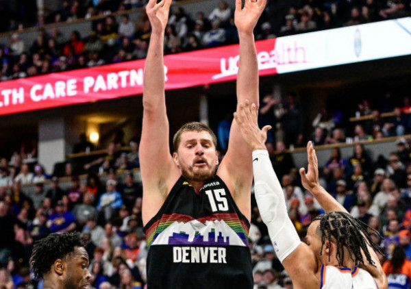 (VIDEO) Drama u Oklahomi: Dort udario Jokića u lice, faul izazvao haos na parketu