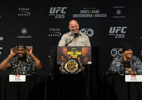 Ako mislite da sam gotov, raskinite ugovor sa mnom: Dejna Vajt u svađi sa još jednim legendarnim borcem