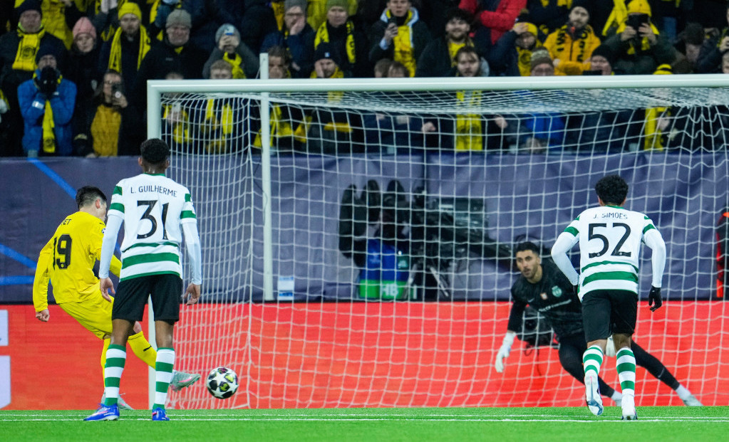 Sondre Brunstad Fet postiže gol iz penala protiv Sportinga