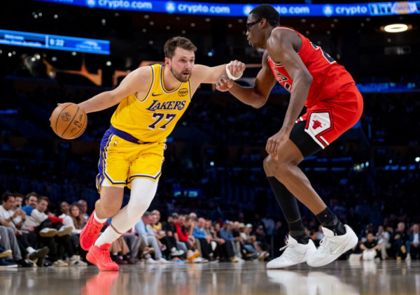 (VIDEO) Luka Dončić jači od Čikaga i ljubavnog brodoloma: Slovenac brojao do 51