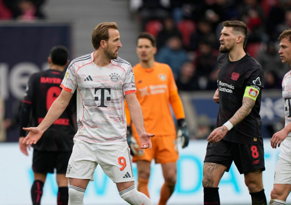 (VIDEO) Bajern jači i od dva crvena kartona i od dva poništena gola! Kapiten Bajera poslao bod za Minhen