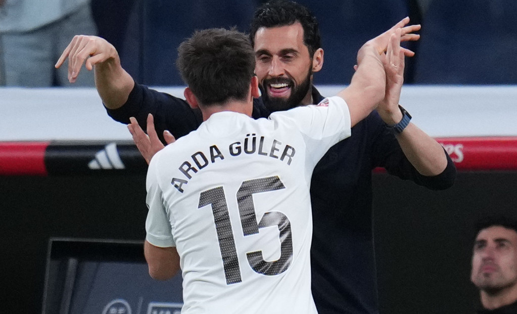 Arda Guler i trener Alvaro Arbeloa